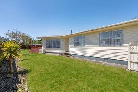 Photo of property in 17 Abraham Crescent, Milson, Palmerston North, 4414