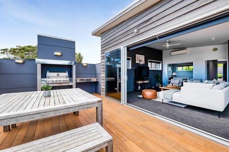 Photo of property in 14 Shearer Drive, Oakura, 4314