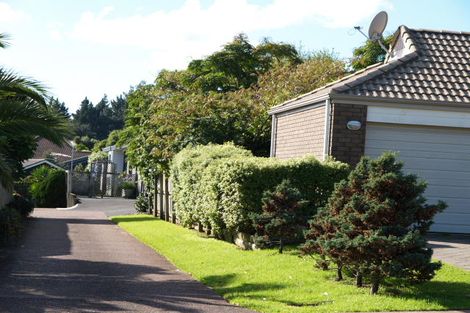 Photo of property in 17 Frank Nobilo Drive, Golflands, Auckland, 2013