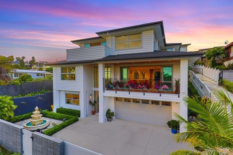 Photo of property in 13a Parr Terrace, Castor Bay, Auckland, 0620