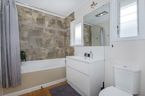 Photo of property in 11 Cartwright Road, Onerahi, Whangarei, 0110