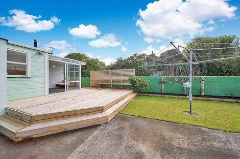 Photo of property in 28 Disraeli Street, Hawera, 4610