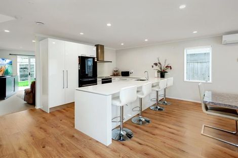 Photo of property in 6 Samuel Cassidy Avenue, Swanson, Auckland, 0614