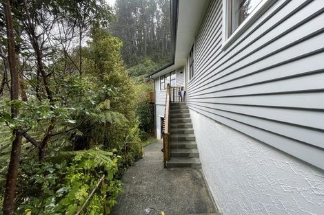 Photo of property in 155 Pinehaven Road, Pinehaven, Upper Hutt, 5019