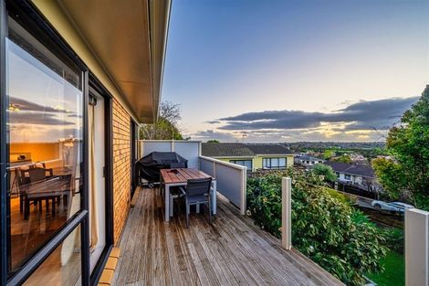 Photo of property in 19 Glenshee Place, Highland Park, Auckland, 2010