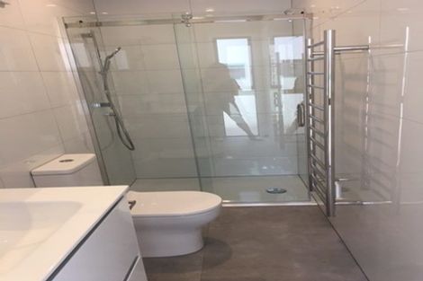 Photo of property in 6a Riviera Place, Hauraki, Auckland, 0622