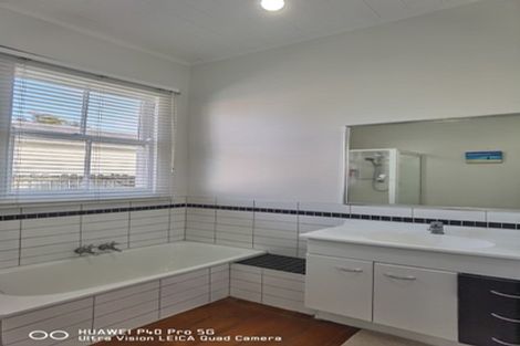 Photo of property in 100 Hatea Drive, Regent, Whangarei, 0112