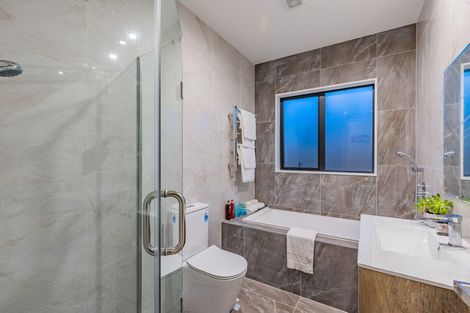 Photo of property in 1 Vinistra Road, Kumeu, 0810