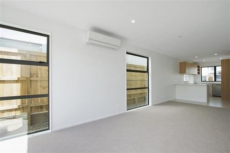 Photo of property in 33 Samuel Cassidy Avenue, Swanson, Auckland, 0614