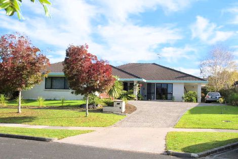 Photo of property in 20 Pajaro Place, Golflands, Auckland, 2013