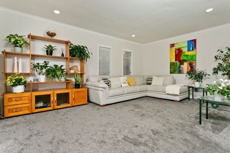 Photo of property in 98 Oaktree Avenue, Browns Bay, Auckland, 0630