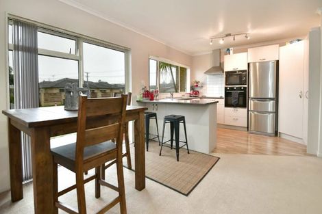 Photo of property in 10 Centreway Road, Orewa, 0931