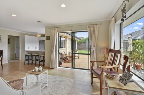 Photo of property in 4 Croftview Road, Wattle Downs, Auckland, 2103