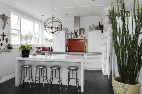 Photo of property in 48 Belt Road, Moturoa, New Plymouth, 4310