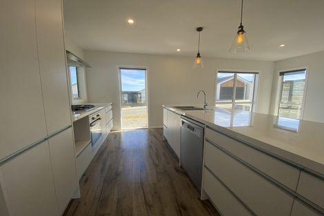 Photo of property in 12 Promontory Crescent, Newlands, Wellington, 6037