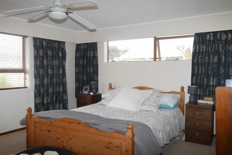 Photo of property in 29 Frimley Terrace, Waikanae Beach, Waikanae, 5036