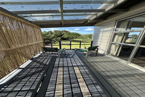 Photo of property in 25 Pyle Road West, One Tree Point, 0118