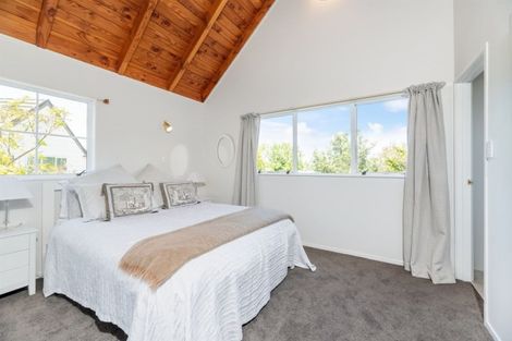 Photo of property in 1/12 Cobblestone Lane, Hillcrest, Auckland, 0627