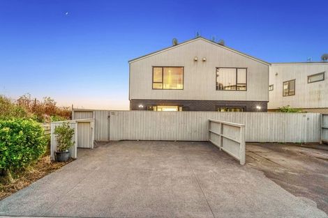 Photo of property in 13 Maureen Close, East Tamaki Heights, Auckland, 2016