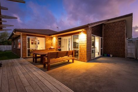 Photo of property in 28 Simpson Crescent, Raumati Beach, Paraparaumu, 5032