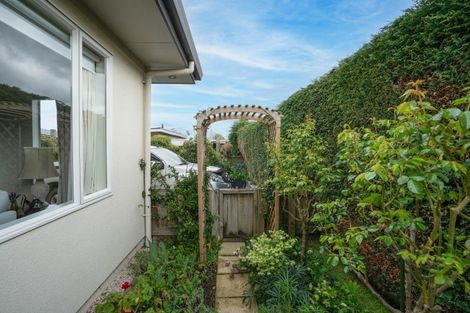 Photo of property in 2/12 Gradwell Place, Two Mile Bay, Taupo, 3330