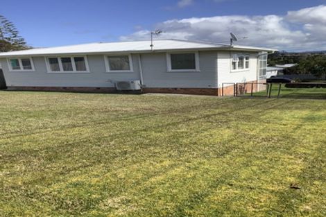 Photo of property in 1 Keats Place, Blockhouse Bay, Auckland, 0600