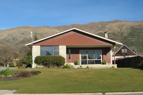 Photo of property in 2 Heuchan Lane, Wanaka, 9305
