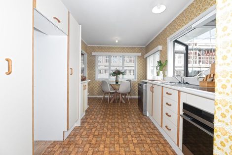 Photo of property in 23 Hereford Street, Te Atatu Peninsula, Auckland, 0610