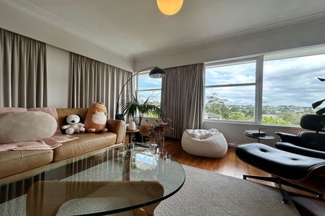 Photo of property in 33 Pupuke Road, Birkenhead, Auckland, 0627