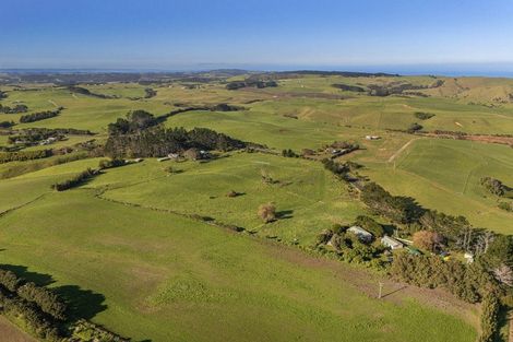 Photo of property in 2640 South Head Road, South Head, Helensville, 0874