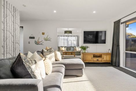 Photo of property in 33 Broadhaven Avenue, Parklands, Christchurch, 8083