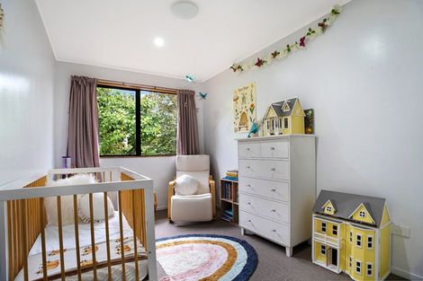 Photo of property in 2/219 Glenfield Road, Hillcrest, Auckland, 0627