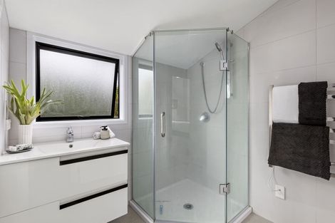 Photo of property in 2/56 Glencoe Road, Browns Bay, Auckland, 0630