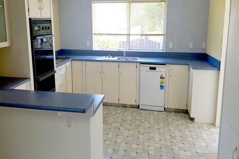 Photo of property in 17 Awanui Drive, Waikanae, 5036