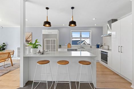 Photo of property in 3 Baylands Drive, Newlands, Wellington, 6037