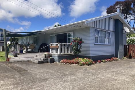 Photo of property in 17 Hutchins Street, Waitara, 4320