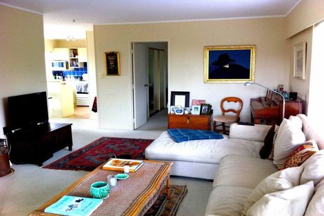 Photo of property in 2/62 Kitchener Road, Milford, Auckland, 0620