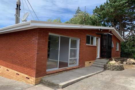 Photo of property in 60 Rewarewa Road, Te Atatu Peninsula, Auckland, 0610