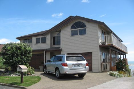 Photo of property in 26b Crispe Road, Clarks Beach, 2122