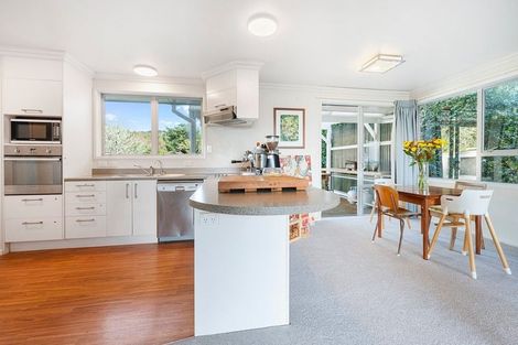Photo of property in 3 Sandys Parade, Laingholm, Auckland, 0604