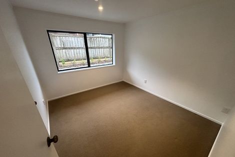 Photo of property in 14 Mark Edward Drive, Half Moon Bay, Auckland, 2012