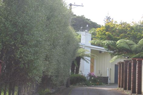Photo of property in 44 Kiwi Crescent, Tawa, Wellington, 5028