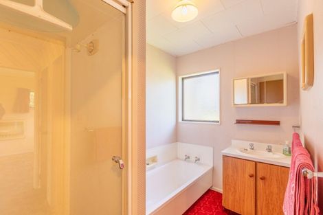 Photo of property in 14 Lake Street, Takapau, 4203