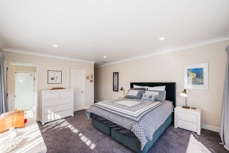 Photo of property in 5 Holcombe Drive, Paraparaumu, 5032