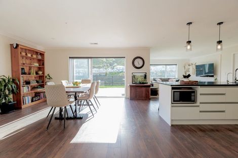 Photo of property in 33 Rochdale Drive, Churton Park, Wellington, 6037