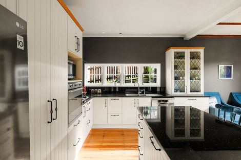 Photo of property in 69 Forest Lake Road, Forest Lake, Hamilton, 3200