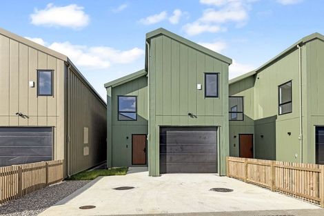 Photo of property in 21 Karaka Village Parade, Karaka, 2580