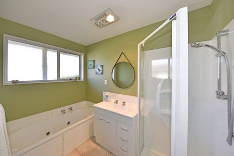 Photo of property in 32 Charnwood Crescent, Bishopdale, Christchurch, 8051