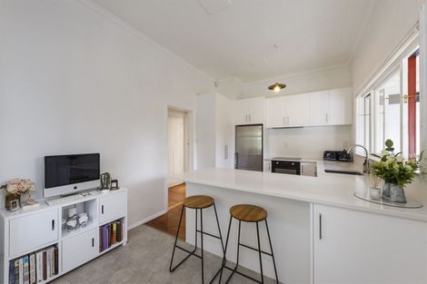 Photo of property in 4 Napier Road, Terrace End, Palmerston North, 4410