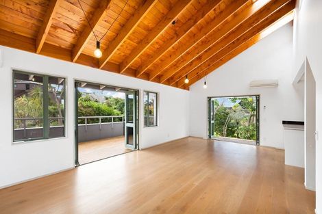 Photo of property in 6 Tree Fern Trail, Campbells Bay, Auckland, 0630